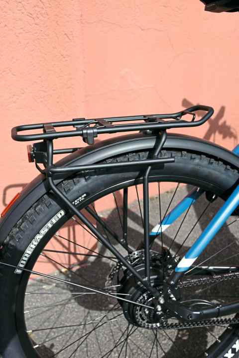 Spring flap, second railing and system adapter: the Victoria's luggage carrier offers all the options.