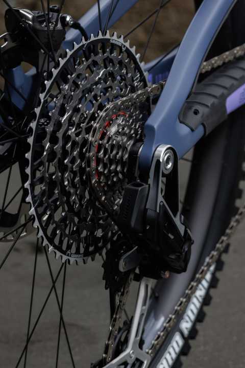 The most expensive version of the Ibis HD6 also comes with a Sram XX Eagle Transmission AXS rear derailleur.