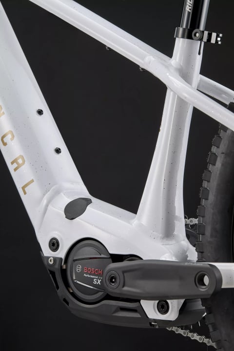 Der Bosch Performance Line SX Motor mit 55 Newtonmetern Drehmoment und einer Spitzenleistung von 600 Watt soll die Kids auch auf schwierigen Touren unterstützen.