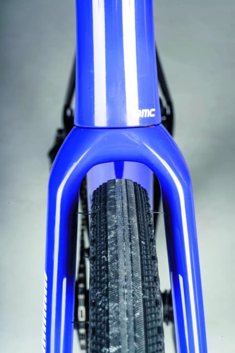 Großzügig: Das BMC bietet Platz für bis zu 40 Millimeter breite Schlappen. Die Pneus an Race-Gravelbikes sind nicht viel breiter.