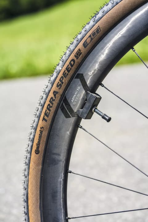 However, with tyres up to 50 millimetres wide, the Cube can be adapted to a wide range of different surfaces.