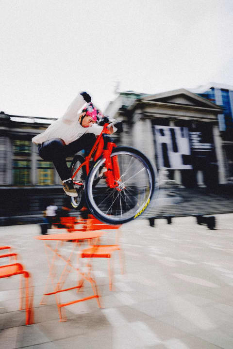 Treppen, Mauern, Straßenmobiliar: Der Vancouver-Edit verdeutlicht, wie urbane Umgebungen als kreative Spielwiese für Bike-Profis dienen können.