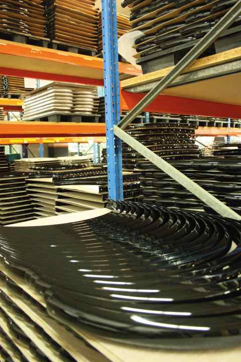 Variant madness: In the warehouse, there are an impressive number of shapes, sizes, widths and fastening variants in almost unmanageable quantities.