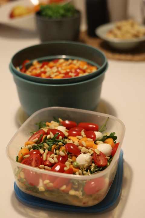 These two full tins of pasta salad (totalling 1.3 kilos net weight) should not be enough to satisfy my commuter hunger.