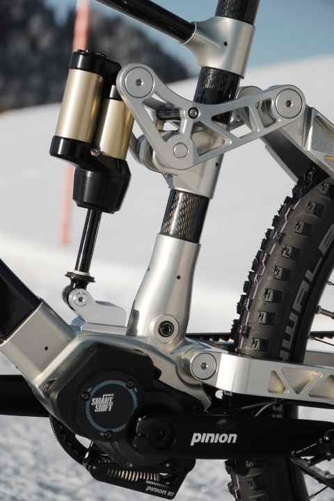 CNC-milled 7075 T6 aluminium, bonded carbon, integrated dropper post and Pinion gears: the Hott Alice is a veritable firework of technology.