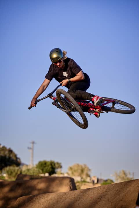 The Indy in action - Abus' new helmet for skate parks and dirt jumps.