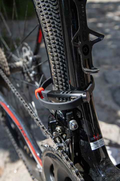 Durch sein geringes Gewicht von nur 86 Gramm und die kompakten Maße passt das K-Traz Zip 3 in jede Trikottasche.