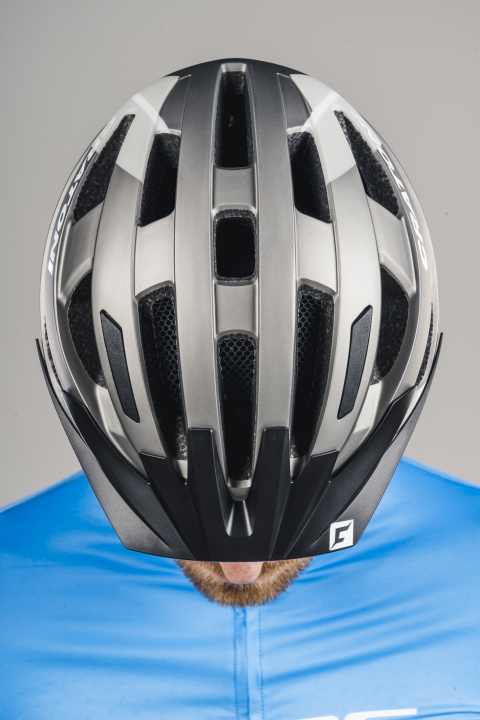 Viel Luft, keine Insekten. Der 
Cratoni Velo-X kann bei der Belüftung punkten.