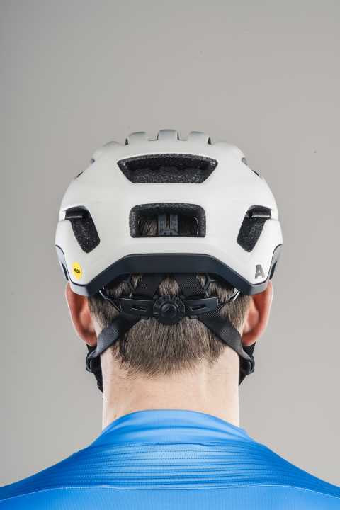 Das höhenverstellbare Anpassungssystem lässt sich sehr gut auf jede Kopfform einstellen.