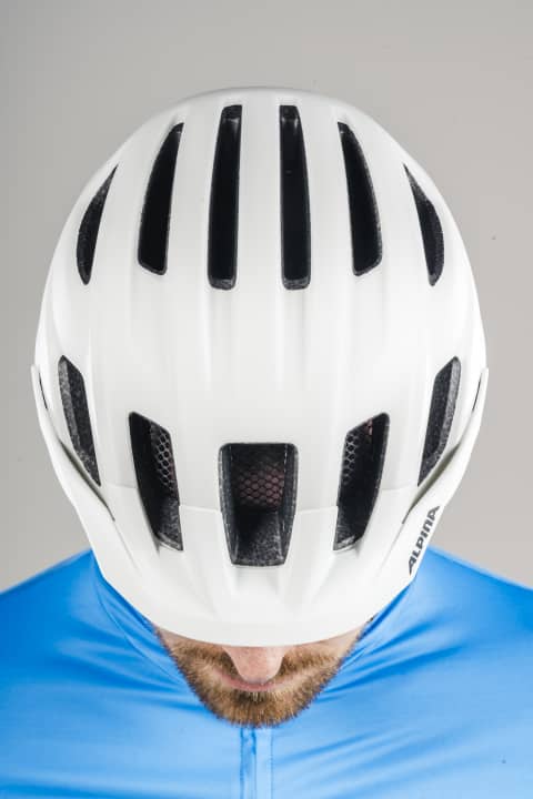 Dezentes Design, gute Belüftung, Insektenschutz. Nur bei zusätzlichen Reflexelementen wurde gespart.