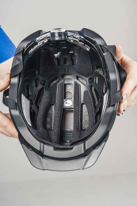 2 in 1: The MIPS Evolve Core is integrated into the fitting system of the KED Reach DT-1.