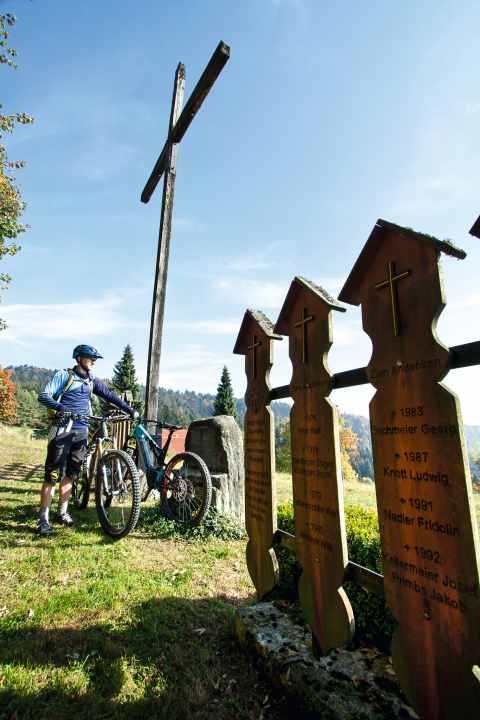 Tradition im Bayerwald: die Totenbretter.