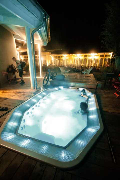 You can also spend the night in the Schnitzmühle, camp and/or sit in the whirlpool. Adventure camp in a nutshell.