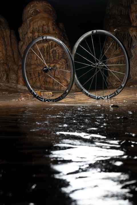 It is not known which stalactite cave created the cold and damp atmosphere here. Shown here are the Newmen Advanced SL X.R.36 Vonoa aero rims.