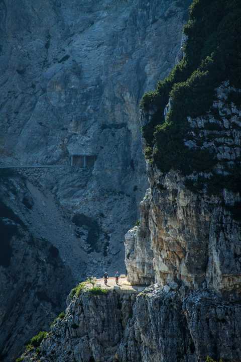 Strada degli Eroi: So eine verwegene Wegführung würde sich heute niemand mehr antun. Aber Tarnung war zu damaligen Kriegszeiten alles.