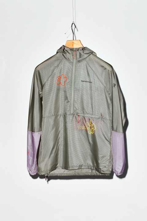 Die bunten Elemente sind Störer oder Hingucker. Dann wird das Wort “Blaze” auch hier sichtbar.