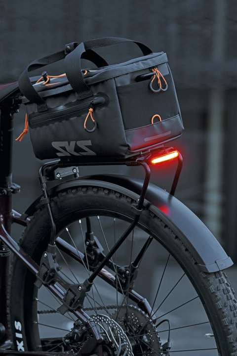 Wasserdichte Tasche, Rücklicht und Schutzblech und der Gepäckträger - das ist die SKS Infinity-Serie