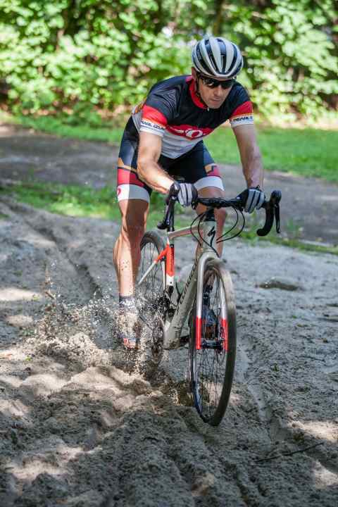 Gravel riding technique: Ride on paths with gravel or sand in a high gear and at high speed.