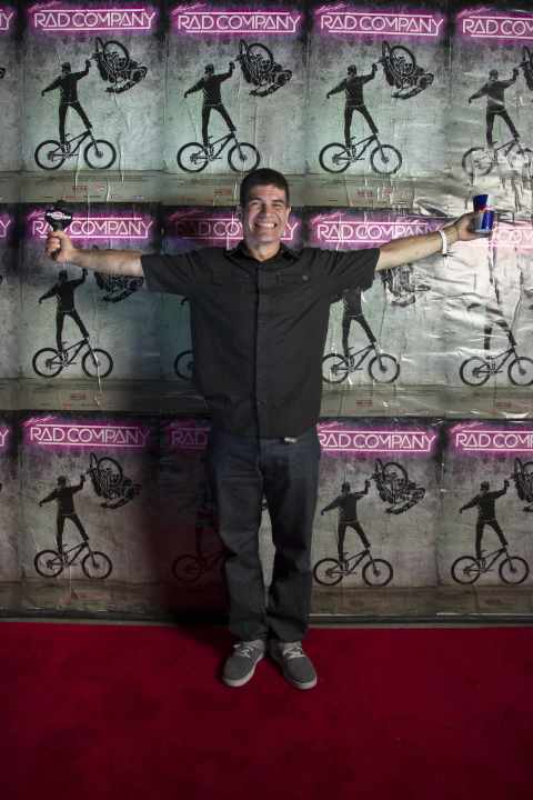 Showman Brett Tippie at the video premiere of Rad Company. The Canadian uses his enormous entertainment talent for presenting, but is still passionate about freeriding, whether on his bike or snowboard.