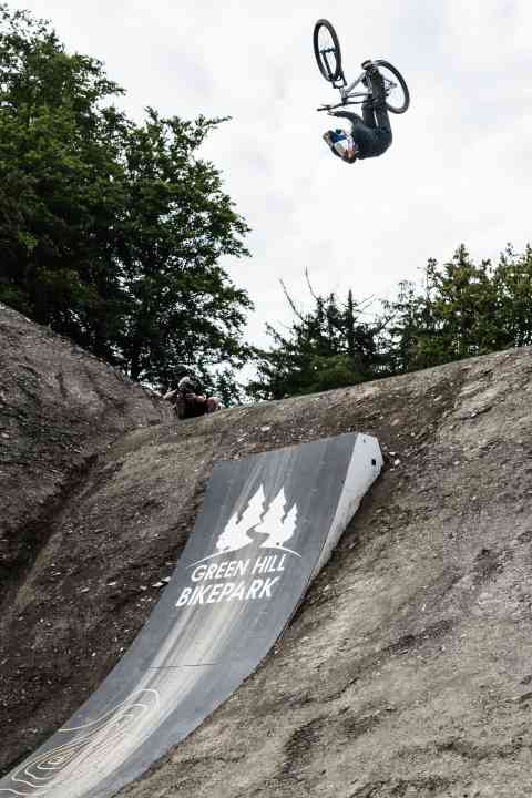 Premiere: Patricia lands a backflip triple barspin during the Greenhill Festival in Schmallenberg.