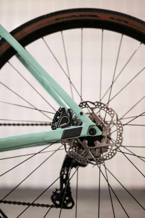 Concealed stand mount on the rear triangle.