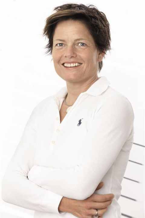 Stefanie Mollnhauer is a former competitive athlete and sports physician. She runs the Institute for Performance Optimisation Proformance: www.pro-formance.de.