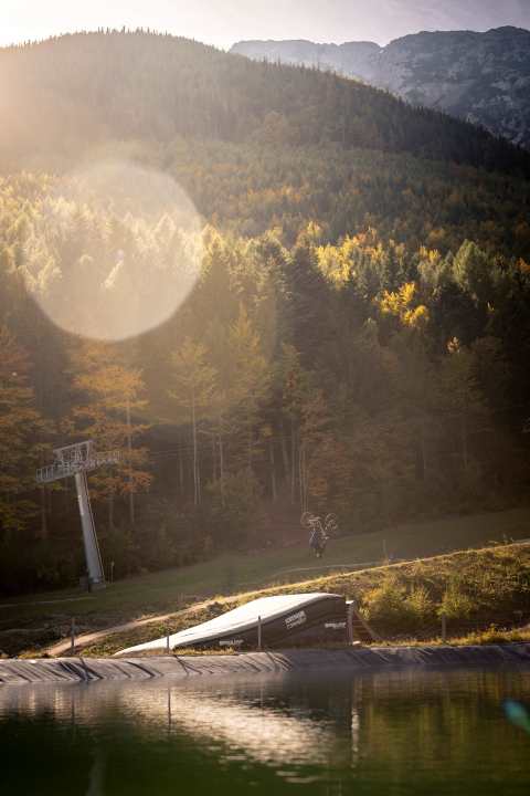 A few experienced bike park athletes were able to test the features in autumn.