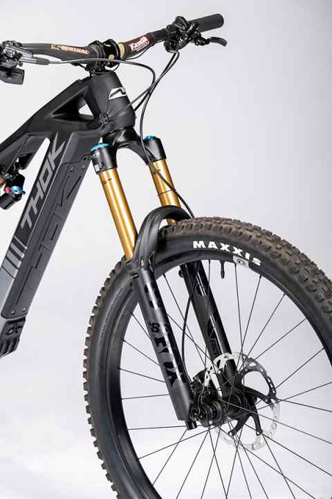 With its new carbon frame, Thok has opted for classic cable routing through the frame. The battery is integrated into the down tube and can be removed.