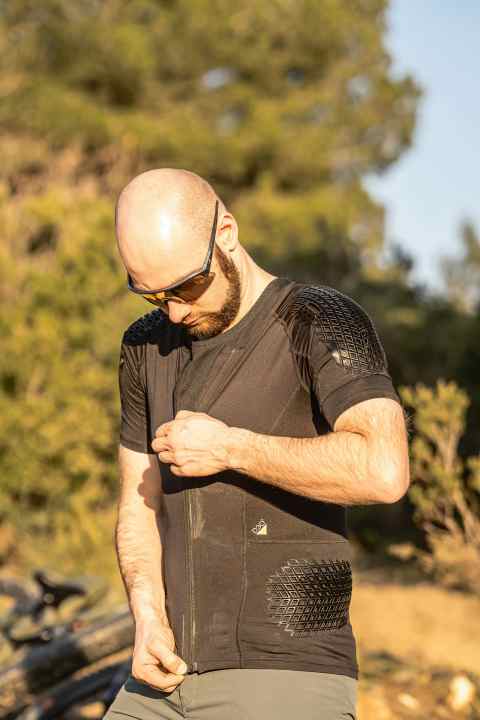 The back is well protected with a level 2 protector. A chest pad is missing