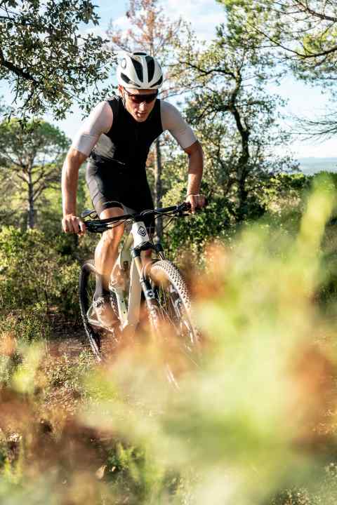 With increased frame rigidity, the Megamo Track should be able to withstand even the toughest rides of cross-country and marathon bikers.