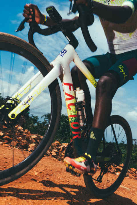 The Vento Ferox Carbon should also be stiff in the new colour and equipped for racing use.