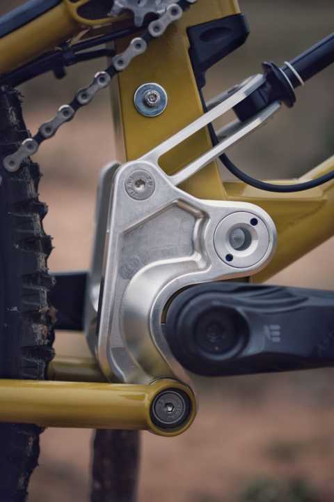 The chain tension on the Zoceli Vysoko can be adjusted from the outside by means of an eccentric component.