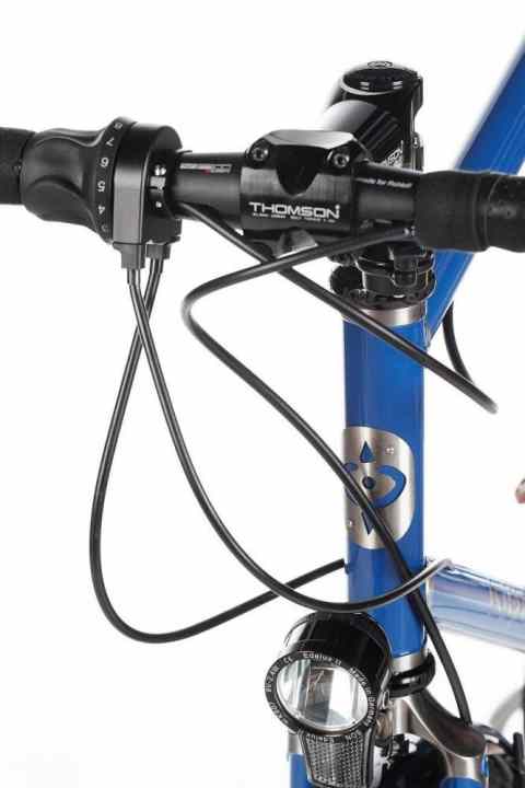 Norwid runs the Rohloff gear cables separately through the down tube.