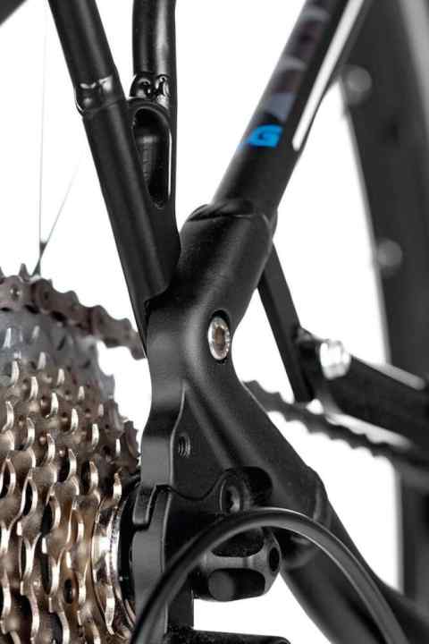 Der formschlüssige Ansatz verleiht dem Gepäckträger mehr seitliche Steifigkeit.