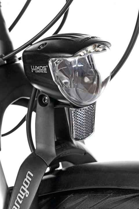 Pure "Luxos": The 70 lux headlight spreads an intense carpet of light in front of the front wheel.