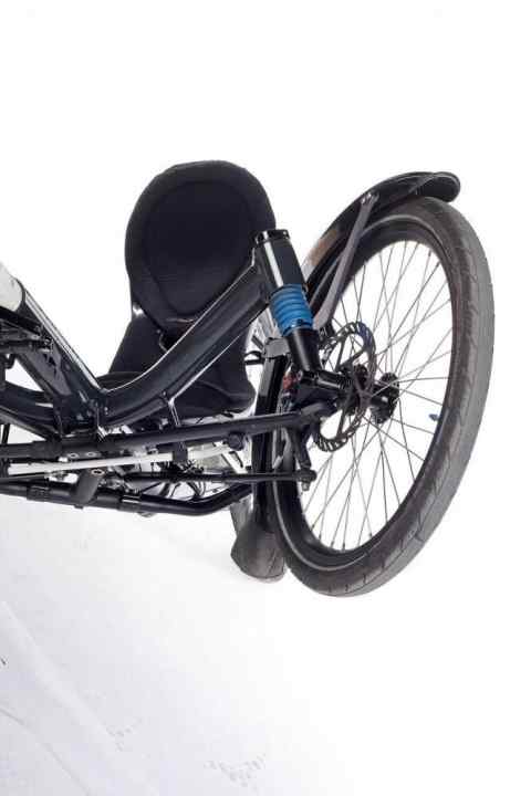 When the steering angle is turned in, the front wheels tilt.