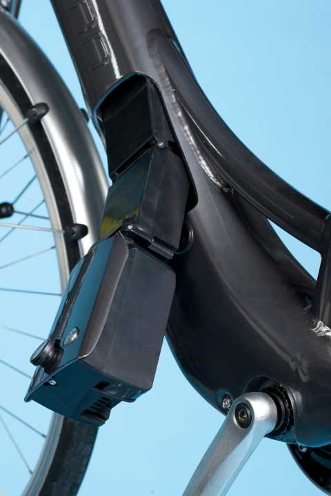 Battery snake: The battery of the Manto is divided into three parts and connected with hinges so that it can be threaded into the frame.