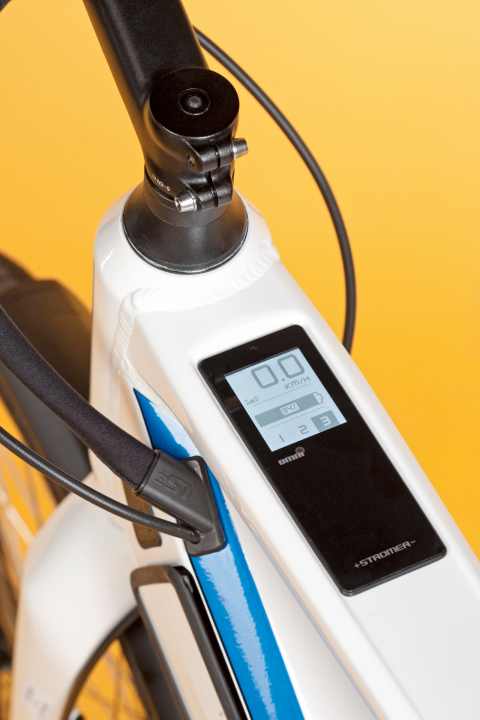 On the Stromer ST1X, the display is integrated into the top tube. It looks good, but you have to take your eyes off the road to read it.