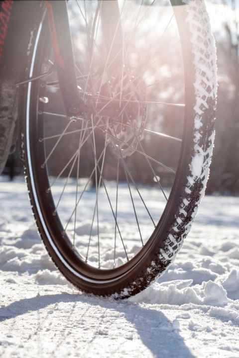 Pro: Deutlich bessere Spurführung, Grip und Nässehaftung Contra: Bei schweren  Winter­bedingungen überfordert