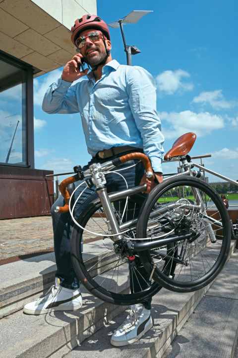 Abschließen? Das faltbare Vello-Titanrad lässt sich ohne Mühe überallhin mitnehmen und verstauen!