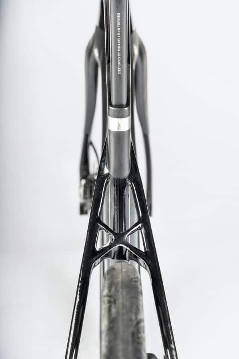 Markant: Die sogenannten X-Stays am Dogma X fallen sofort ins Auge, verfehlen auf dem Komfortprüfstand aber ihre Wirkung.