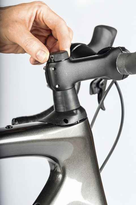 Le confort plutôt que l'aéro : le nouveau système de suspension du Specialized s'adapte au terrain et au poids du cycliste, mais sans fonction lock-out.