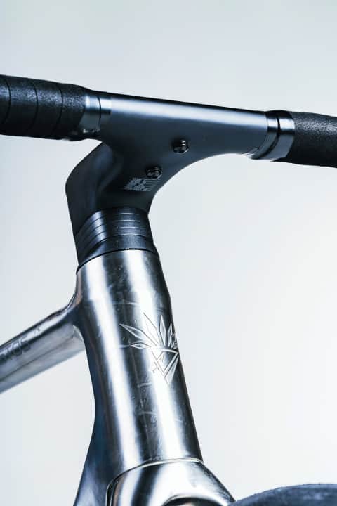 Wegweisend: Falkenjagd integriert Titan-Rahmenteile aus dem 3-D-Drucker.