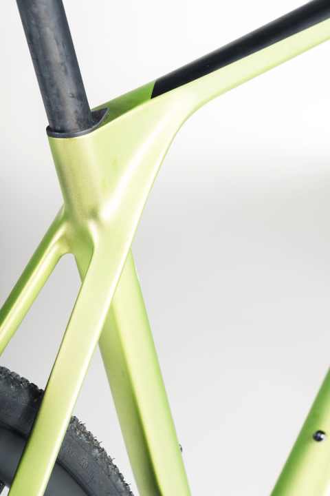 Surprisingly, you sit slightly more upright on the Scultura Endurance GR 8000, as the frame including the handlebar/stem combination is shorter.