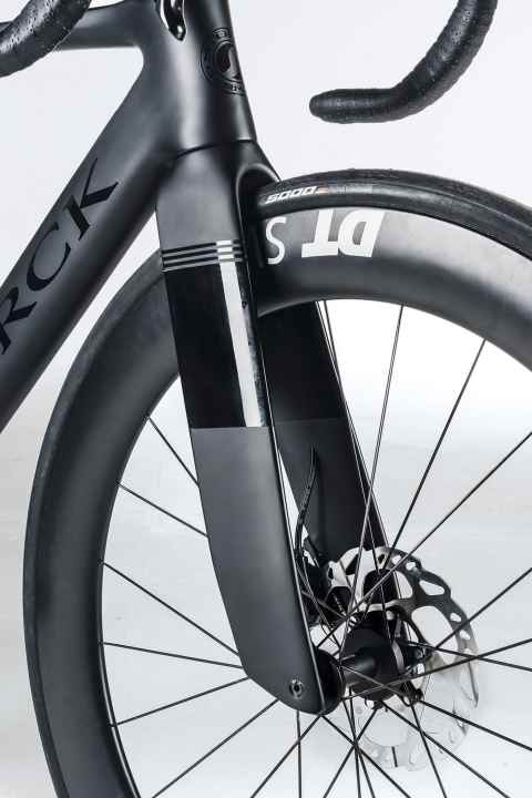 Das Markenzeichen des Aerfast ist die extrem flächige Gabel, die einen deutlichen Aero-Vorteil bringt.