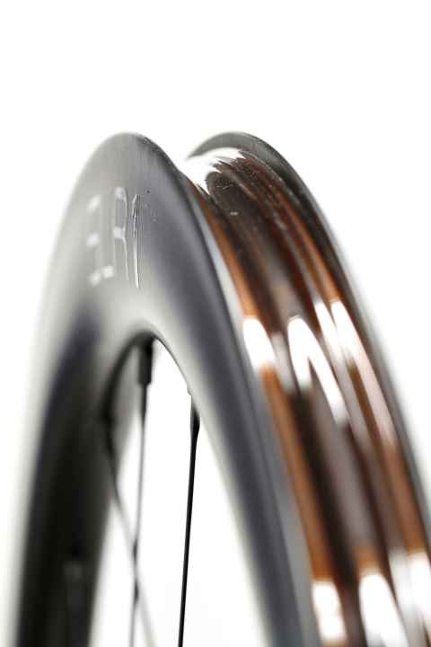 Hidden in plain sight: Hookless rims are not always labelled as such. This can only be determined beyond doubt after the tyre has been removed - as shown in the picture