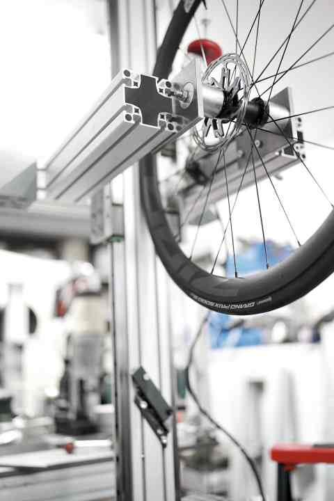 Tour de chute pour le test d'impact dans le laboratoire TOUR