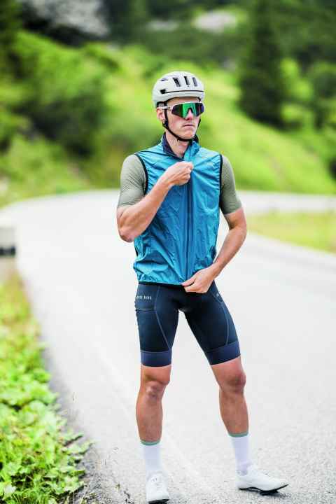 Cycling equipment for autumn: Löffler M Bike Vest WPM Pocket