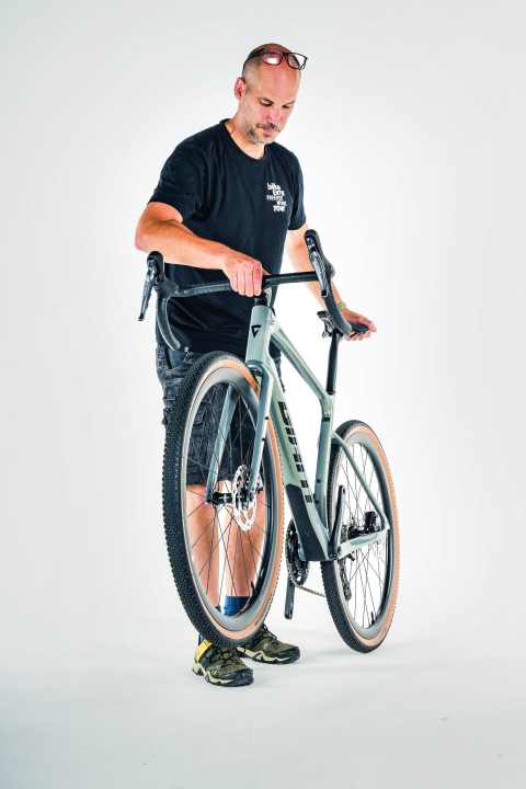 Drop the wheel onto the tyres from a height of a few centimetres to locate a noise in or on the frame.