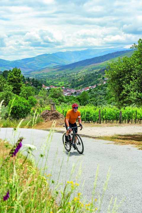 Seh-Fahrt: Immer wieder öffnen sich in der Serra da Estrela Ausblicke über die weite Landschaft.